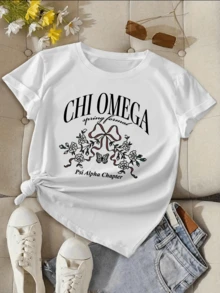 Mariposa rodeada de flores y cintas simbolizando libertad crecimiento y renovación del espíritu en cada estación camiseta de mujer blanca casual cómoda para diario - Blanco - Ver 6