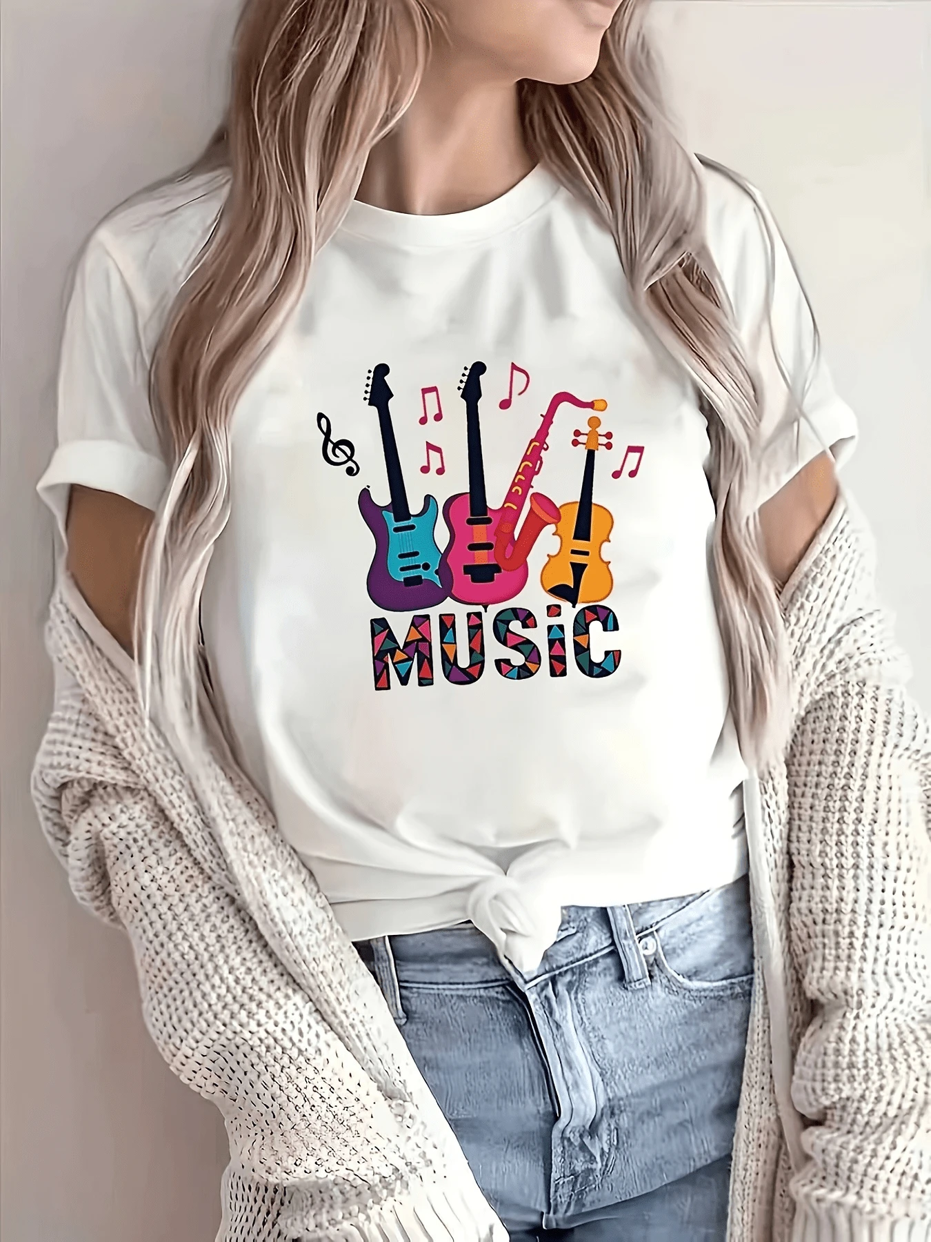 Colorful Guitars With Musical Notes Symbolizing The Joy Of Art And The Passion Of Sound, Accompanied By The Word MUSIC In Decorated Letters, A Comfortable Casual Women's T-Shirt For Music Lovers - 白色 - 查看 1