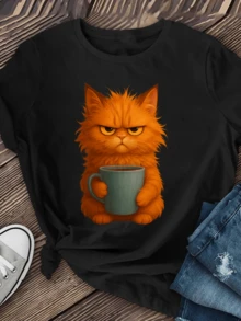 Gato peludo naranja con expresión seria sosteniendo una taza que refleja humor irónico y energía matutina ideal para amantes del café camiseta de mujer casual moderna cómoda y versátil - Negro - Ver 6