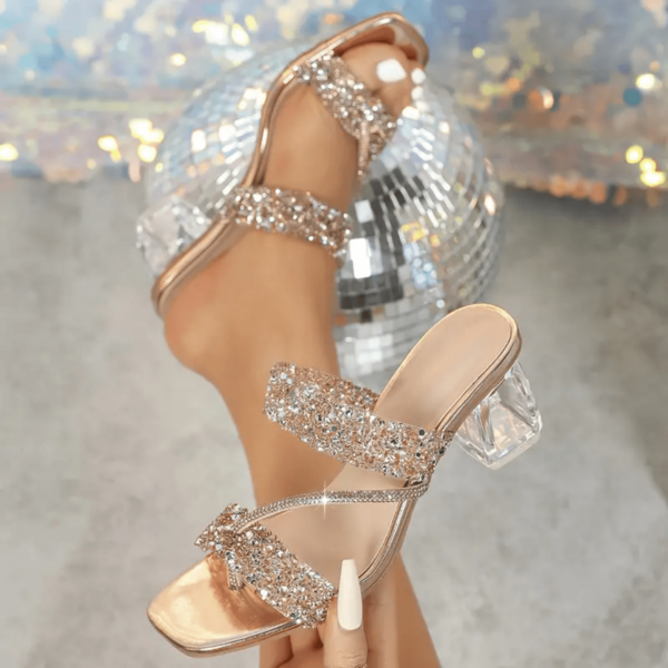 Sandalias elegantes de fiesta con tira de tobillo de rhinestone, tacón transparente y bloque, material sintético, color plateado/champán. Sandalias de tacón alto con tira cómoda para los dedos, decoración de rhinestone y tacón transparente que proporcionan un toque suave. Adecuadas para fiestas de cumpleaños, bodas u otras ocasiones formales.