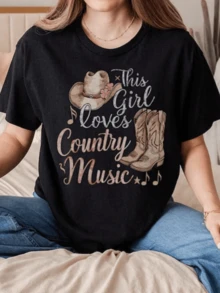 Sombrero vaquero con flor y botas junto a notas musicales que evocan la pasión por la música country y el espíritu libre del campo camiseta de mujer casual cómoda y moderna para amantes del estilo western - Negro - Ver 8
