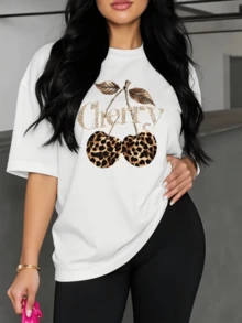 Two Leopard-Textured Cherries Represent Vital Energy And Wild Charm, Reflecting A Free And Modern Personality. Elegant Casual Women's T-Shirt For Everyday Wear. - 白色 - 查看 1