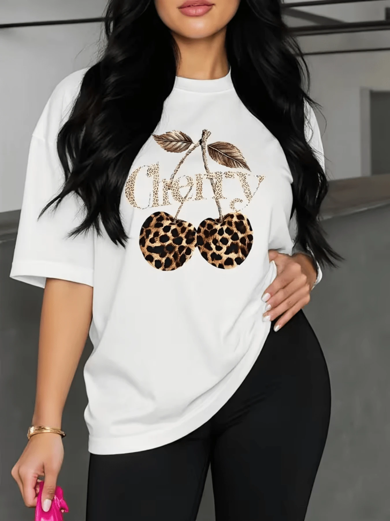 Two Leopard-Textured Cherries Represent Vital Energy And Wild Charm, Reflecting A Free And Modern Personality. Elegant Casual Women's T-Shirt For Everyday Wear. - 白色 - 查看 1