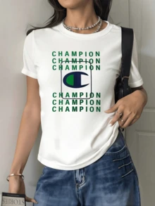 Repeated Words Reflecting Strength, Confidence, And Overcoming Adversity In Shades Of Green And Blue Form A Modern Composition That Inspires Determination And Positive Energy. Casual Women's T-Shirt With Motivational Print, Ideal For Everyday Wear. - 白色 - 查看 6