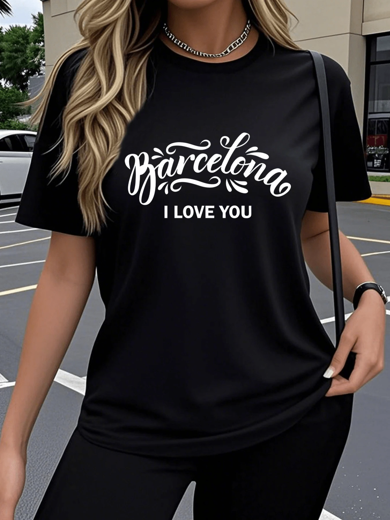 Romantic Phrase Expressing Love For The City Of Barcelona With Artistic Typography That Inspires Travel Memories And Positive Emotions. Modern Casual Women's T-Shirt Ideal For Everyday Wear - 黑色 - 查看 1