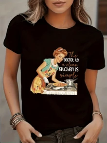 A Woman With Retro Style Prepares Food With A Playful Attitude, Reminding Us That Domestic Life Can Be Lived With Joy And Humor, Showcasing Independence And Modern Charm. Comfortable Casual Women's T-Shirt For Everyday Wear - 黑色 - 查看 6