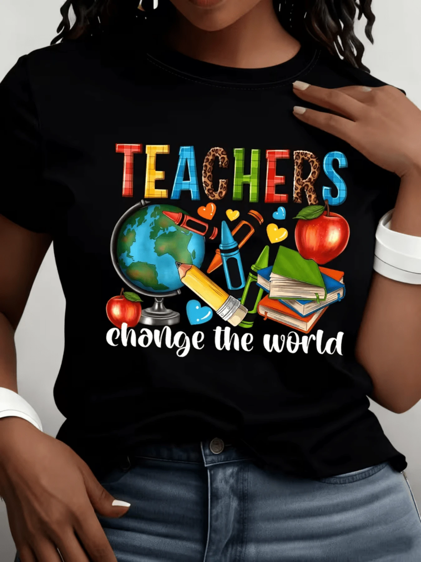 Colorful Balloon Surrounded By Pencils, Books, Apples, And Hearts Symbolizing The Power Of Education To Change The World. Comfortable And Modern Women's T-Shirt, Ideal For Teachers. - 黑色 - 查看 1