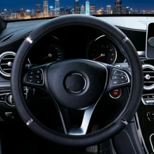 Capa de volante elegante, antiderrapante e resistente ao desgaste, em Pu brilhante com detalhes em metal, sem aro interno. Adequada para sedãs, picapes, SUVs, carros de passeio e acessórios internos de 14,5 a 15 polegadas. - A - Ver 16