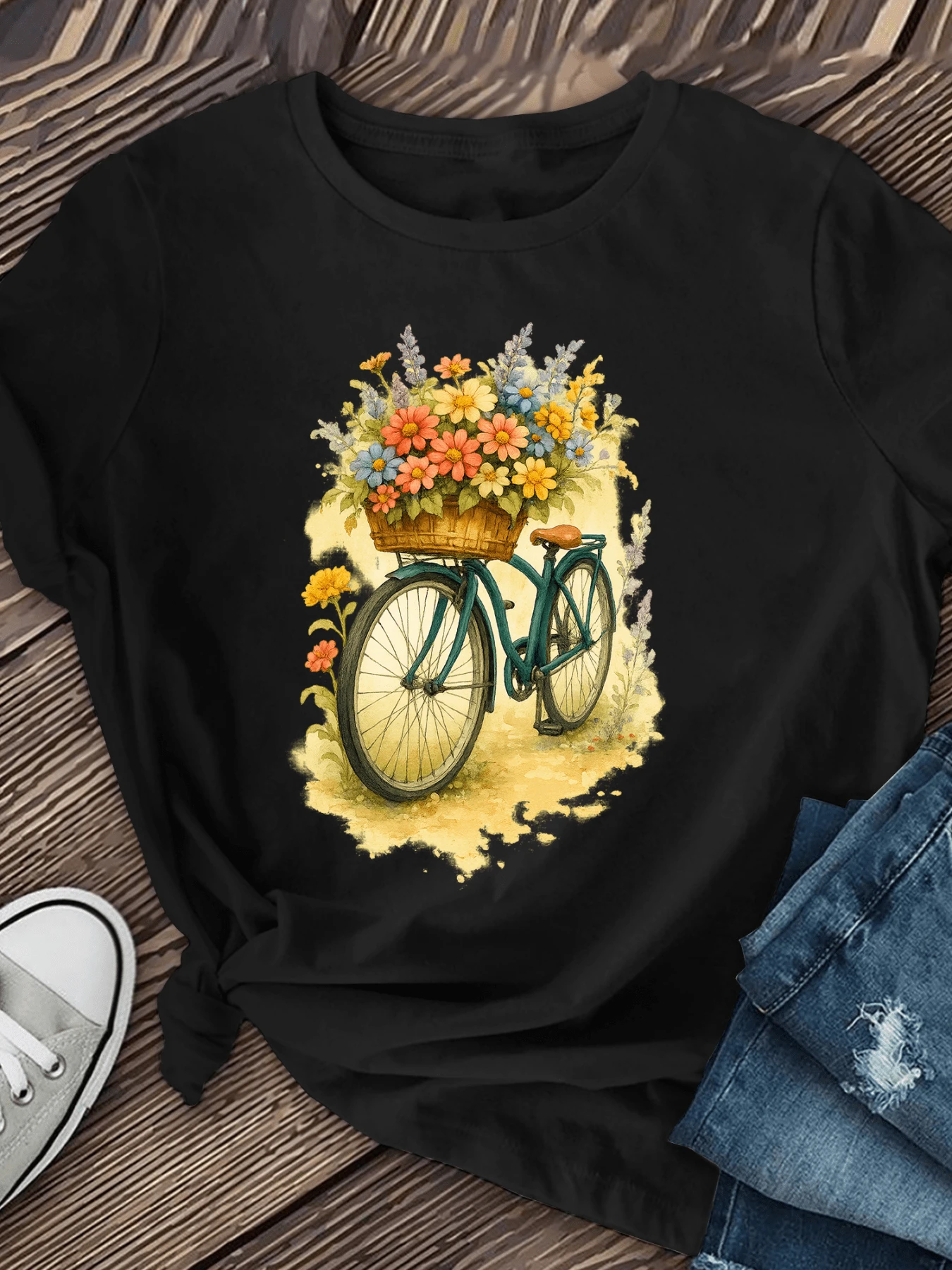 A Vintage Bicycle With A Basket Full Of Colorful Flowers Symbolizes Freedom, Joy, And A Connection With Nature. A Comfortable And Modern Casual Women's T-Shirt For Everyday Wear. - 黑色 - 查看 1