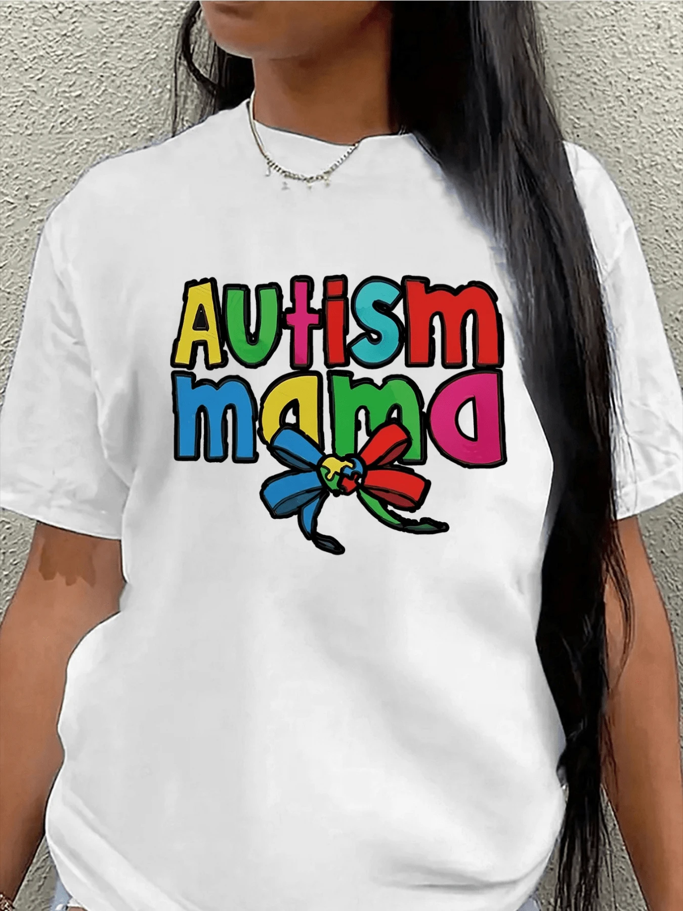 Colores vivos celebran la fuerza de una madre que apoya la diversidad y el amor incondicional hacia el autismo mostrando unión y esperanza en cada trazo camiseta de mujer casual cómoda y moderna - Blanco - Ver 1