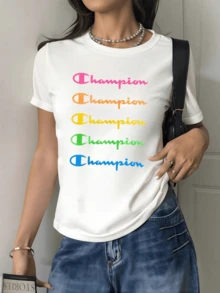 Colorful Words Repeated In Vibrant Tones Symbolize Motivation, Positive Energy, And Self-Confidence. Large Letters Highlight A Cheerful And Modern Spirit. Comfortable Casual Women's T-Shirt For Everyday Wear. - 白色 - 查看 6