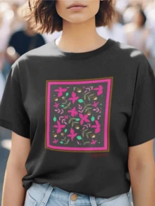 Pink Butterflies Surrounded By Green Leaves Represent Freedom And Rebirth In A Vibrant Garden Full Of Positive Energy. A Modern And Comfortable Women's T-Shirt For Everyday Wear. - 黑色 - 查看 8