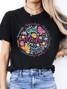 Tonos coloridos de flores formando un corazón rodeado de palabras que honran la fuerza y ternura de una madre símbolo de amor y esperanza camiseta de mujer casual moderna cómoda para regalo - Negro - Ver 1