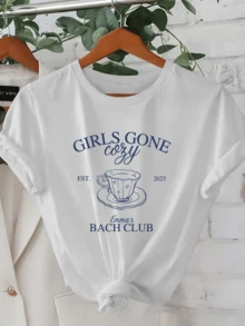 Taza con pequeñas figuras de corazones que representa la calidez de las amigas reunidas en momentos de relax transmitiendo felicidad y unión camiseta de mujer casual cómoda y elegante para uso diario - Blanco - Ver 6