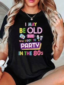 Texto colorido que celebra el espíritu divertido y nostálgico de los años ochenta con frases alegres y símbolos retro que evocan juventud energía música y fiestas camiseta de mujer casual moderna cómoda para uso diario - Negro - Ver 1