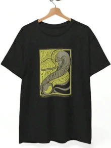 Figura psicodélica con rostro humano envuelto en ondas doradas que simbolizan energía espiritual y armonía cósmica en movimiento camiseta de mujer casual moderna cómoda para uso diario - Negro - Ver 8