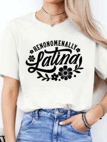 A Powerful Phrase That Proudly Celebrates Latin Identity With Elegant Typography Adorned With Flowers That Symbolize Strength, Joy, And Femininity. A Comfortable, Casual Women's T-Shirt For Everyday Wear. - 白色 - 查看 8