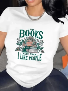 Rosa sobre una pila de libros simboliza el amor por la lectura y la tranquilidad que brindan las páginas abiertas junto a frases que expresan una conexión profunda con los libros camiseta de mujer casual cómoda ideal para amantes de la lectura - Blanco - Ver 6