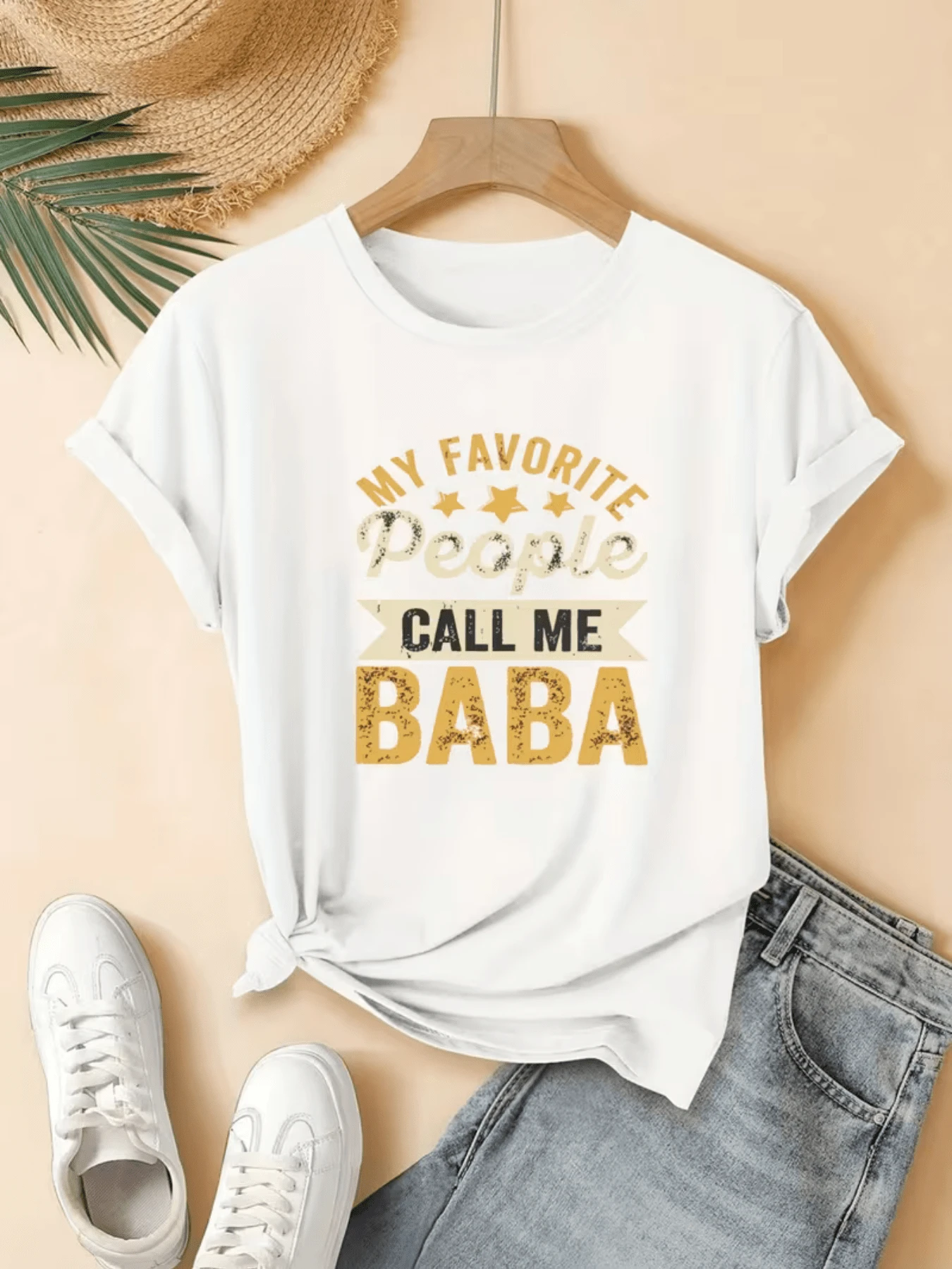 Text On The Front With A Message Celebrating Family Love And The Pride Of Being Called Baba, With Gold Lettering And Stars Symbolizing Affection And Closeness. Comfortable Casual Women's T-Shirt For Everyday Wear. - 白色 - 查看 1