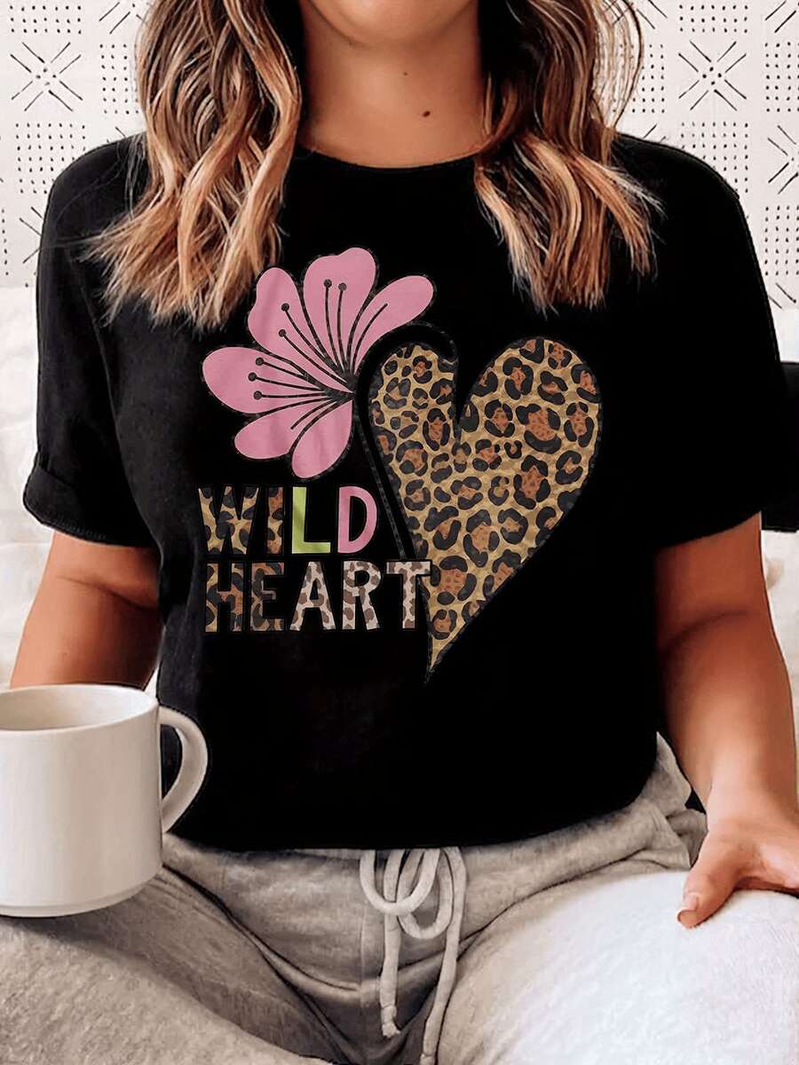 A Wild Heart Formed By A Leopard Print Alongside A Pink Flower Symbolizes Inner Strength And Feminine Sweetness, Showcasing Energy And Confidence In Every Detail. This Modern, Comfortable, Casual Women's T-Shirt Is Perfect For Everyday Wear. - 黑色 - 查看 1