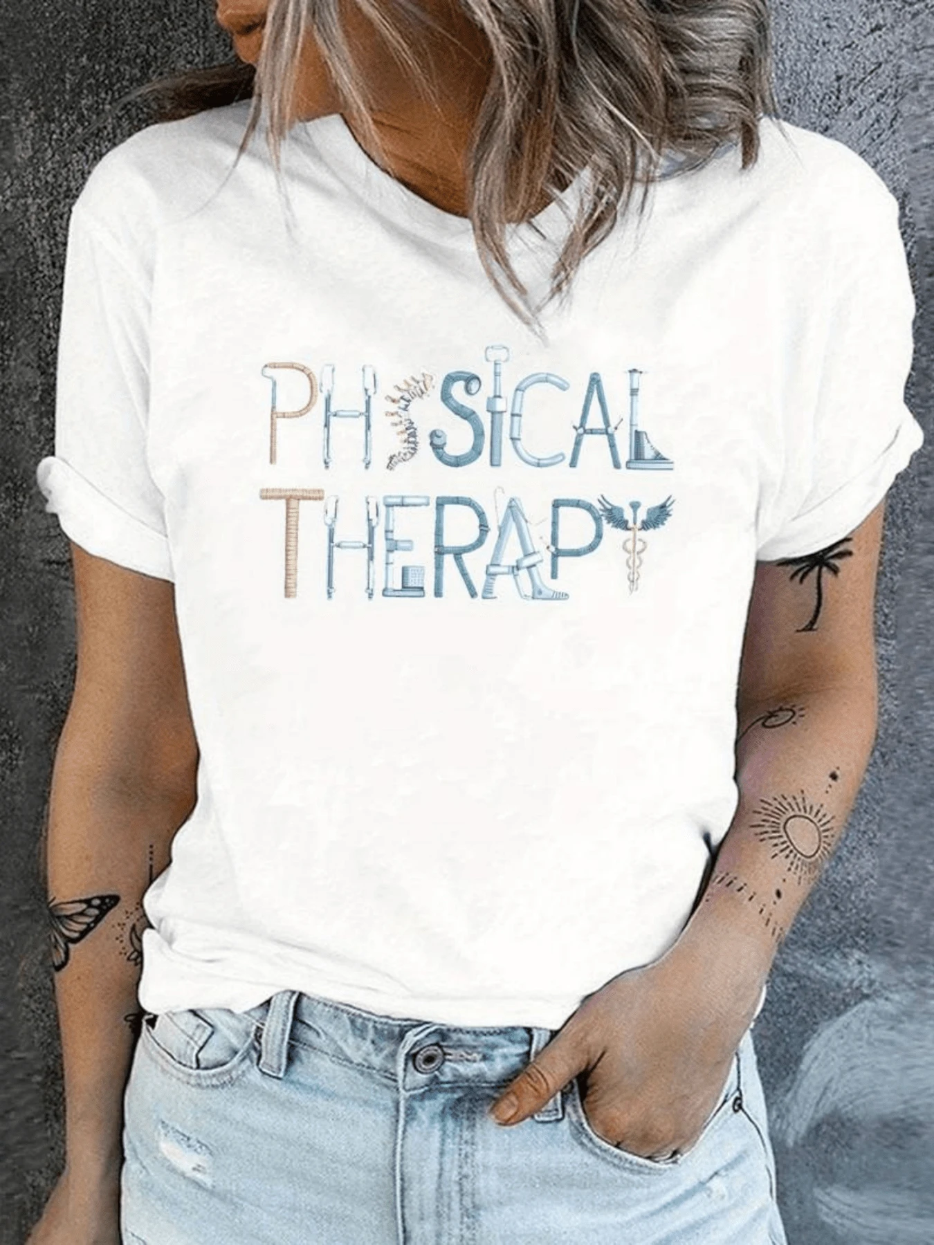 Medical Symbols And Tools Forming The Phrase Physical Therapy Inspire Professional Motivation And Passion For Health. Comfortable, Modern Casual Women's T-Shirt For Everyday Wear. - 白色 - 查看 1