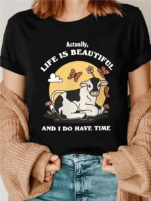 A Cow Resting Under A Warm Sun Surrounded By Butterflies And Flowers That Evoke Tranquility And Joy, Conveying A Message Of Love For Life And Serenity. Comfortable Casual Women's T-Shirt For Everyday Wear. - 黑色 - 查看 8