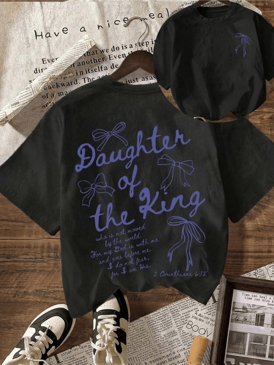 Inspirational Phrases With A Ribbon Motif Representing Faith, Strength, And A Spiritual Connection To Divine Royalty, On A Modern And Positive Women's Casual T-Shirt, Comfortable For Everyday Wear. - 黑色 - 查看 1