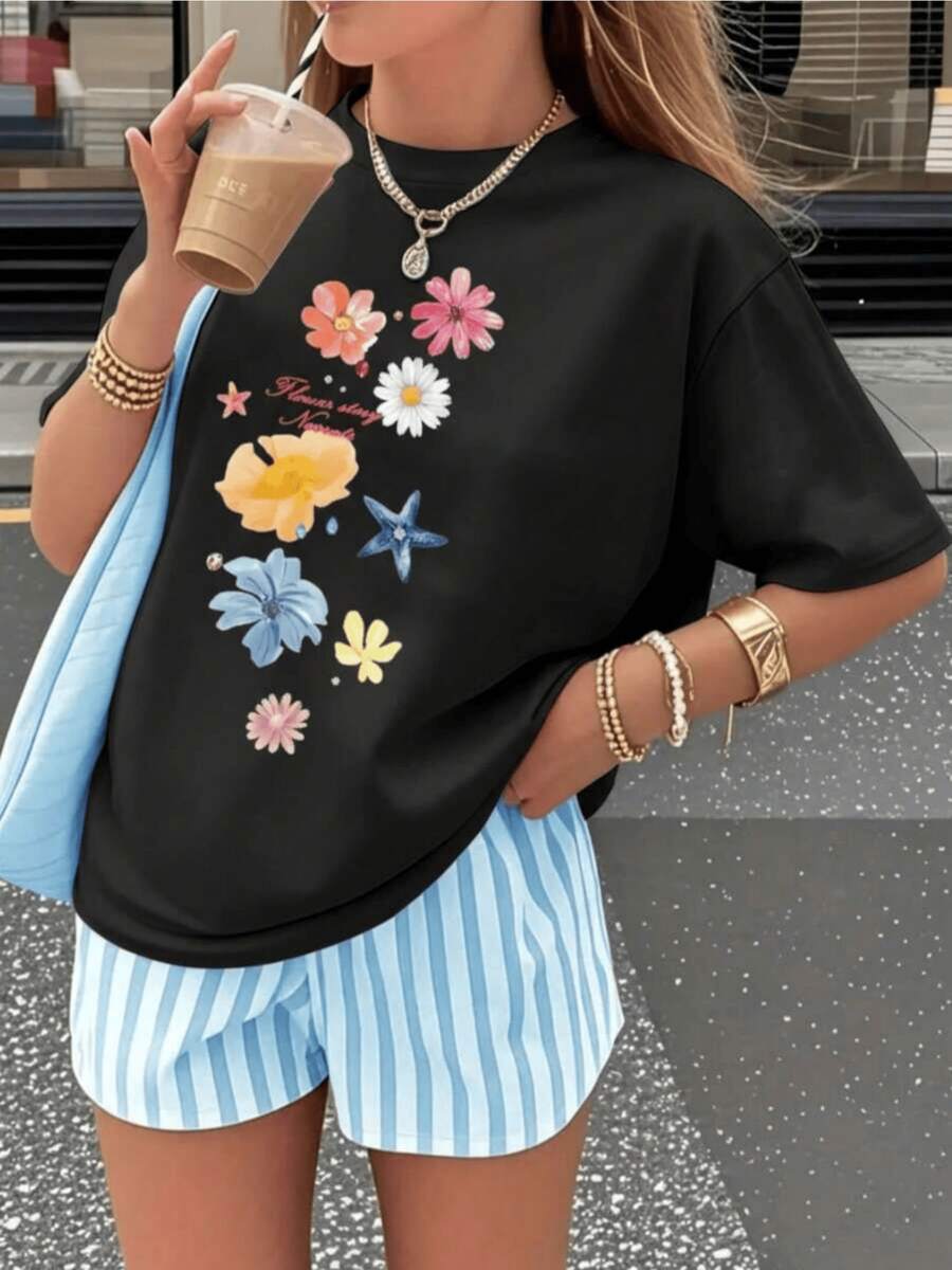 Colorful Flowers That Evoke Joy, Freedom And Freshness, Inspired By Nature, Forming A Harmonious Set Against A Dark Background. Modern Casual Women's T-Shirt For Summer - 黑色 - 查看 1