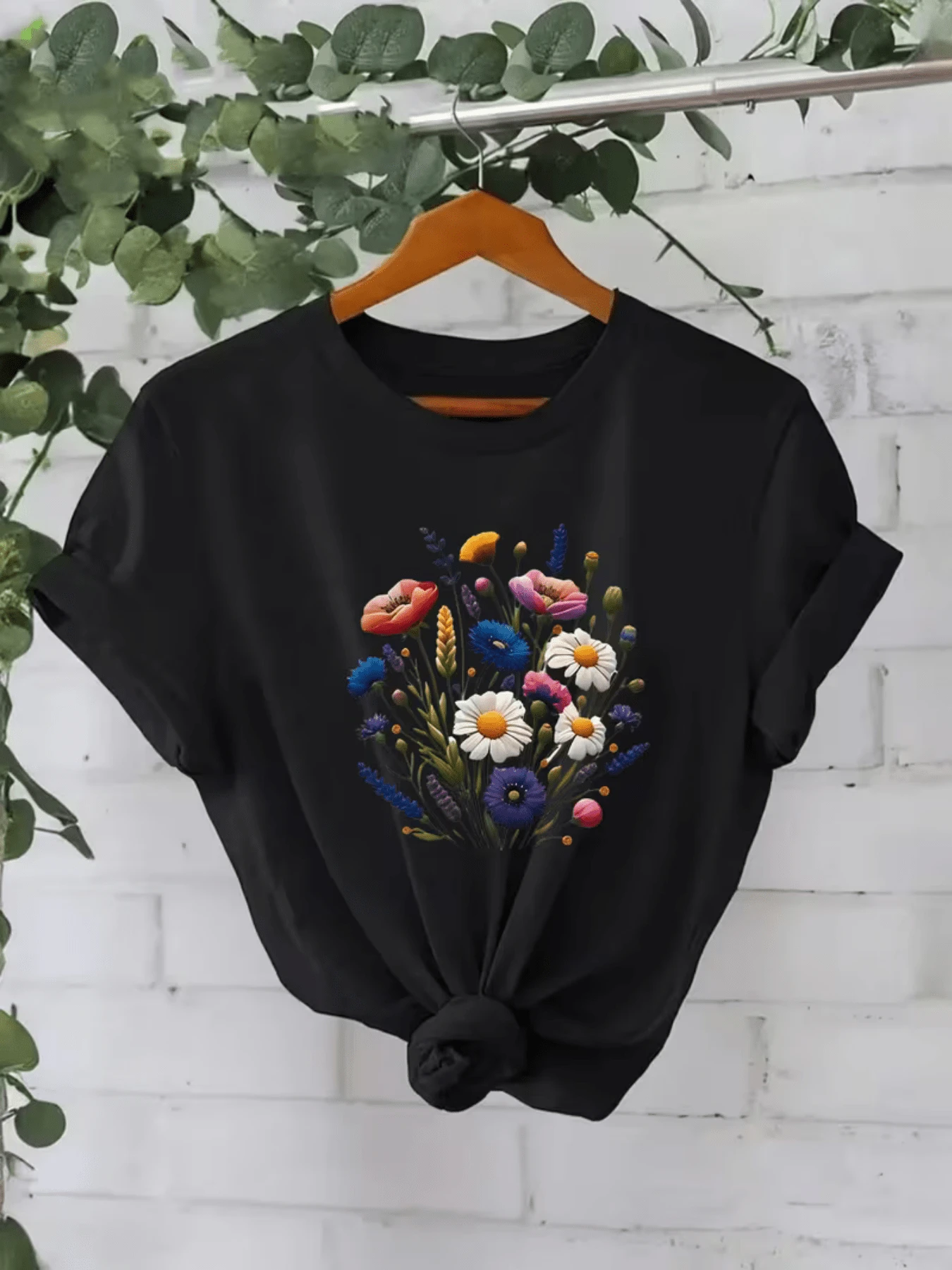 A Bouquet Of Colorful Wildflowers Symbolizing Natural Freedom And The Joy Of Living, With An Artistic Touch And Positive Energy. Comfortable Casual White Women's T-Shirt For Everyday Wear. - 黑色 - 查看 1