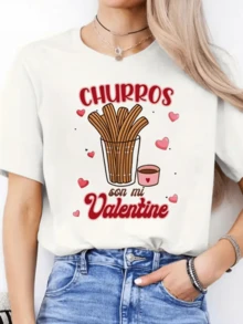 Vaso lleno de churros dorados que simbolizan la dulzura del amor rodeados de corazones rosados evocando ternura y alegría camiseta de mujer con mensaje romántico ideal para San Valentín - Blanco - Ver 1