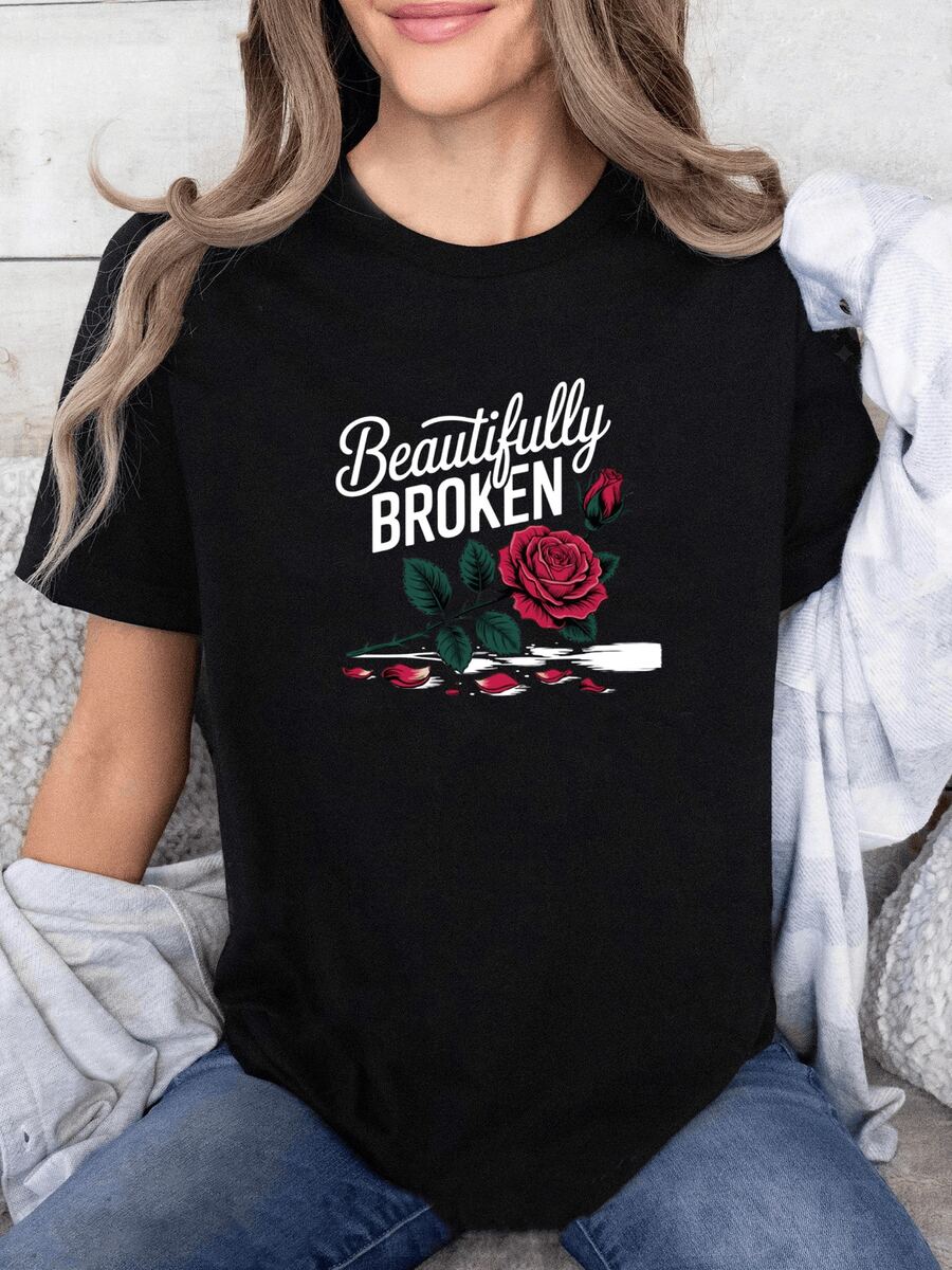Red Rose Symbolizing Strength And Inner Beauty With Fallen Petals Representing Resilience And Rebirth After Wounds. Comfortable, Casual, Modern Women's T-Shirt - 黑色 - 查看 1