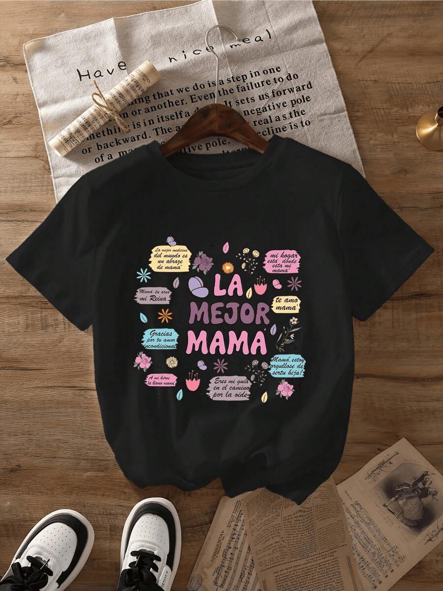 Colorful Flowers And Tender Phrases Expressing Infinite Love And Gratitude Towards Mothers, Representing Strength, Sweetness, And Family Unity. A Comfortable And Modern Women's T-Shirt, Perfect As A Special Mother's Day Gift. - 黑色 - 查看 1