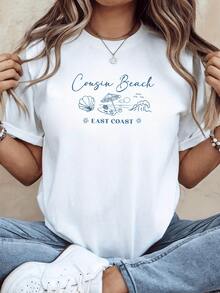Coastal Scene With Seashells, Waves, Umbrellas, And A Sea Horizon Evoking Tranquility And Freedom. Cousin Beach East Coast Women's Casual And Comfortable Summer T-Shirt. - 白色 - 查看 1