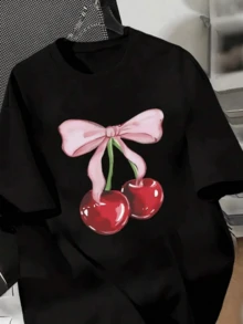 Cerezas brillantes unidas por un lazo rosa que simboliza dulzura alegría y energía femenina reflejando un espíritu juguetón y optimista camiseta de mujer casual moderna cómoda para uso diario - Negro - Ver 8