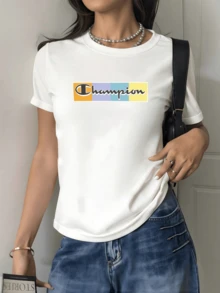 Pastel Color Blocks That Convey Positive Energy And Confidence, Combining Soft Shades Of Yellow, Lilac, And Blue In A Balanced Composition. A Stylish Casual Women's T-Shirt For Everyday Wear. - 白色 - 查看 1