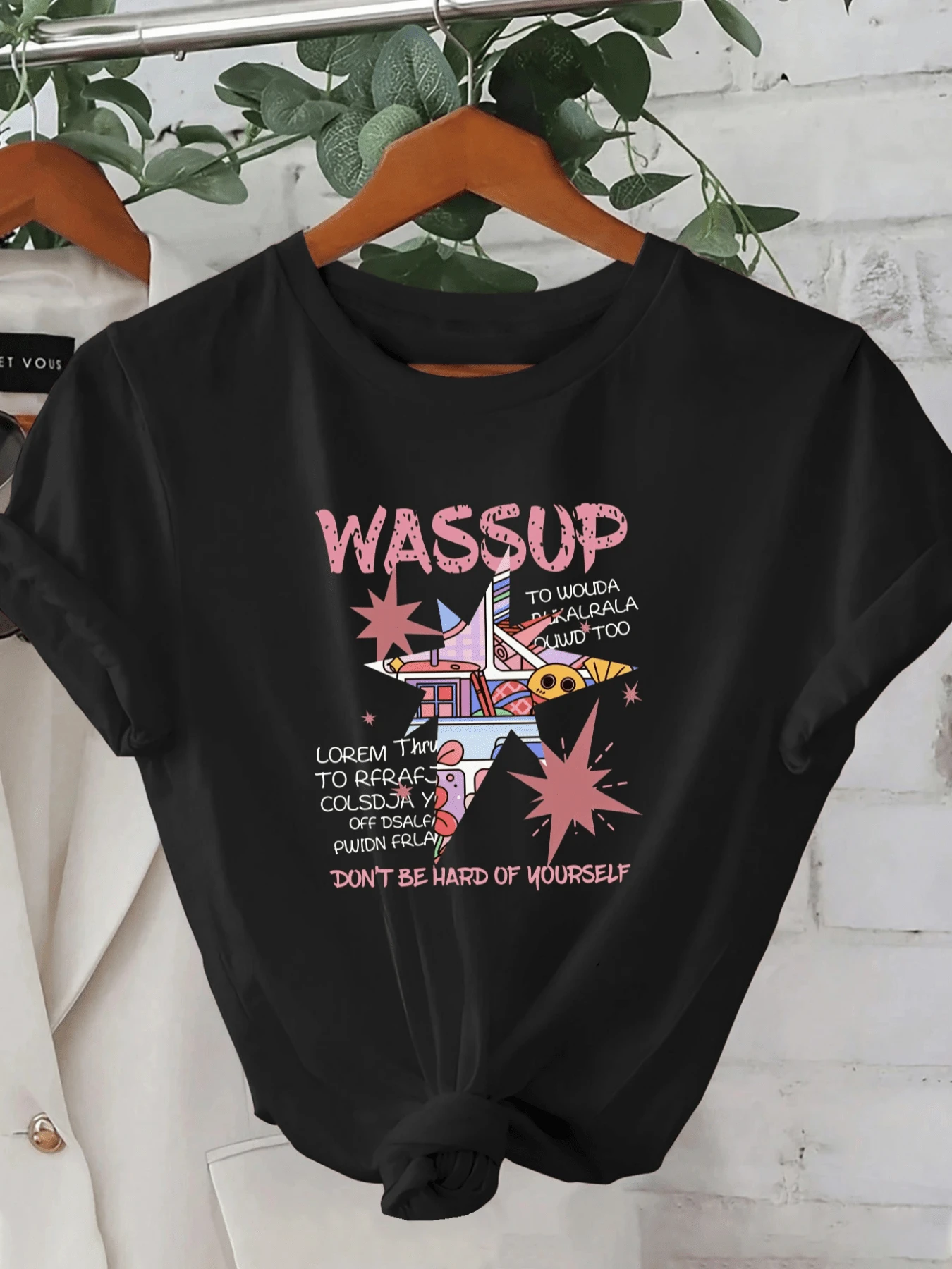 A Burst Of Colors With Abstract Shapes, Stars, And Geometric Figures That Convey Positive Energy And A Fun Attitude. A Modern, Casual Women's T-Shirt For Everyday Wear. - 黑色 - 查看 1