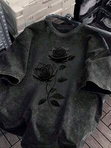 Dark Rose With Detailed Petals Symbolizing Strength, Elegance, And Mystery, With A Soft Stem And Leaves Evoking Serenity In Contrast To Its Deep Tone. A Modern, Comfortable, Casual Women's T-Shirt. - 黑色 - 查看 8