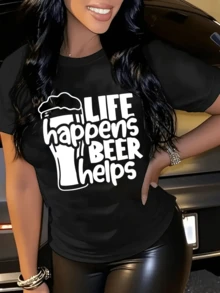 A Fun Illustration Featuring A Frothy Beer Symbolizes The Little Pleasures That Brighten Our Days And Celebrate A Positive Attitude Towards Life. A Comfortable, Modern, Casual Women's T-Shirt For Everyday Wear. - 黑色 - 查看 1