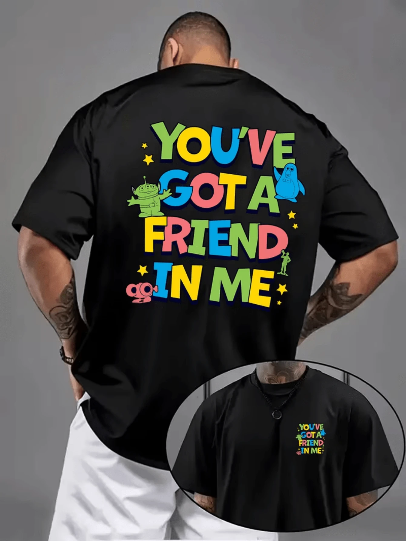 (Disney Licensed)Disney Toy Story You've Got A Friend In Me Colorful Graphic T-Shirt, Men's 100% Cotton Crew Neck Short Sleeve Tee, Loose Fit Casual Streetwear, Bright Toy Story Quote Back & Chest Print T-Shirt For Men, Mens Clothes, Men, Ropa De Hombre, Summer Clothes, Men Shirts, Graphic Tees, Disney Outfits Men, Graphic Tees, Camisetas Para Hombre, Camisas Para Hombre, Summer Outfits For Men, Father's Day Gift, Perfect Gift For Family And Friends, Which Are Necessary For Birthday Parties, Disney Shirts, Mens Clothes, Summer Clothes, Officially Licensed Disney T-Shirts, Disney Men's And Women's Spring/Summer Fashion Casual Short-Sleeve T-Shirts - màu đen - Xem 1
