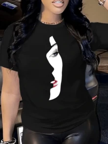 Rostro dividido que simboliza dualidad entre lo oculto y lo visible reflejando la conexión entre alma y mirada profunda en contraste de luz y sombra camiseta de mujer moderna cómoda y elegante - Negro - Ver 8
