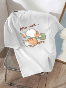 A Relaxed Cat Stretching Happily After A Long Day, Holding Its Bag, Represents The Pleasure Of Resting And Enjoying The Tranquility Of The Moment. Comfortable Casual Women's T-Shirt For Everyday Wear - 白色 - 查看 6