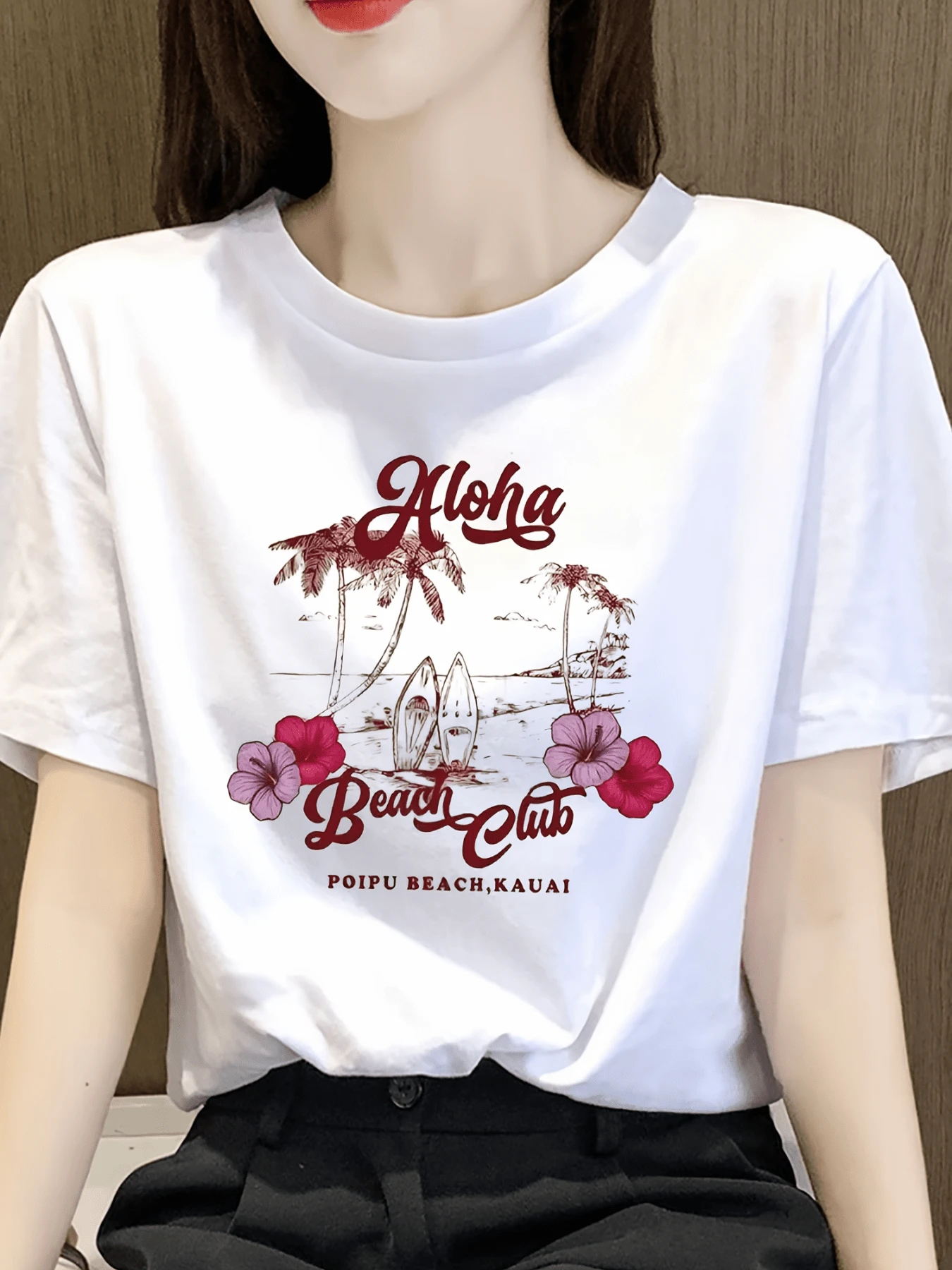 Palm Trees And Surfboards Against A Tropical Sunset Evoke The Tranquility Of Poipu Beach And The Free Spirit Of Aloha, Filling The Soul With Summer Energy. Comfortable Casual Women's T-Shirt For Everyday Wear - 白色 - 查看 1