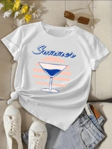 A Symbol Of Summer With A Blue Cocktail Against A Pink Sunset Represents The Joy Of Rest, Positive Energy, And The Freshness Of Sunny Days. A Comfortable, Casual Women's T-Shirt For Everyday Wear. - 白色 - 查看 6