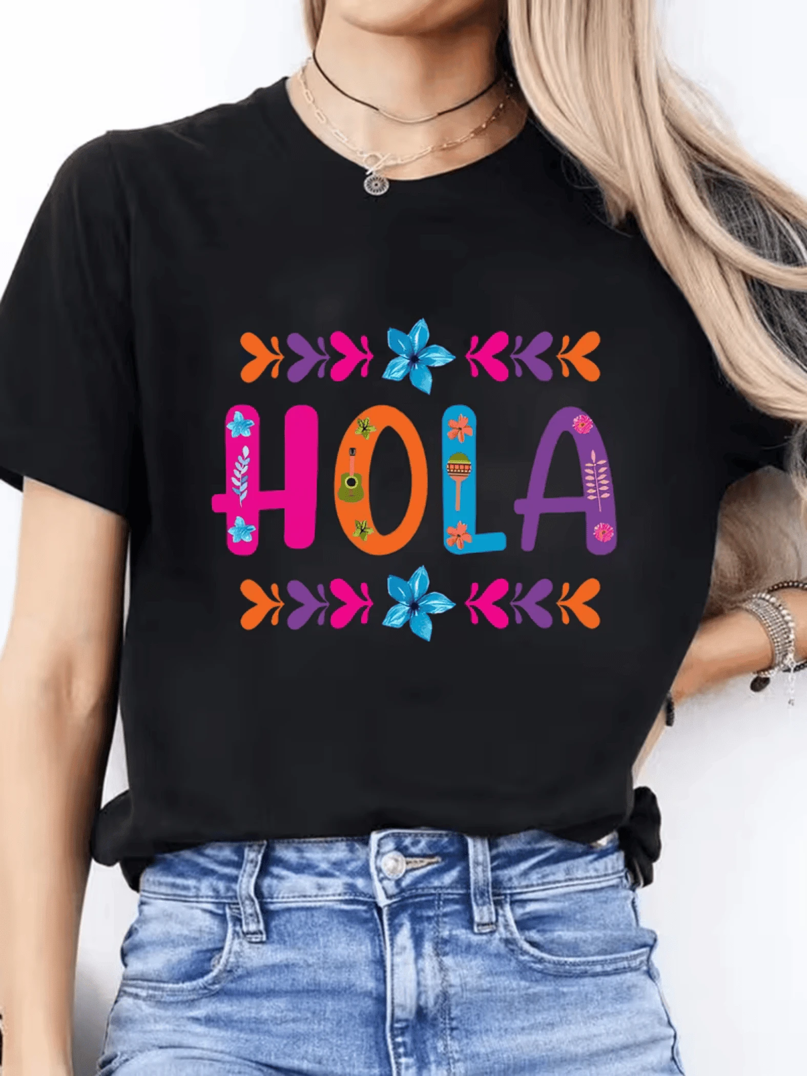 Colorful Words Spelling Out HOLA Surrounded By Blue And Orange Flowers Reflect Positive Energy And Mexican Joy, Perfect To Pair With A Casual Outfit. A Modern, Comfortable, And Vibrant Women's T-Shirt - 黑色 - 查看 1
