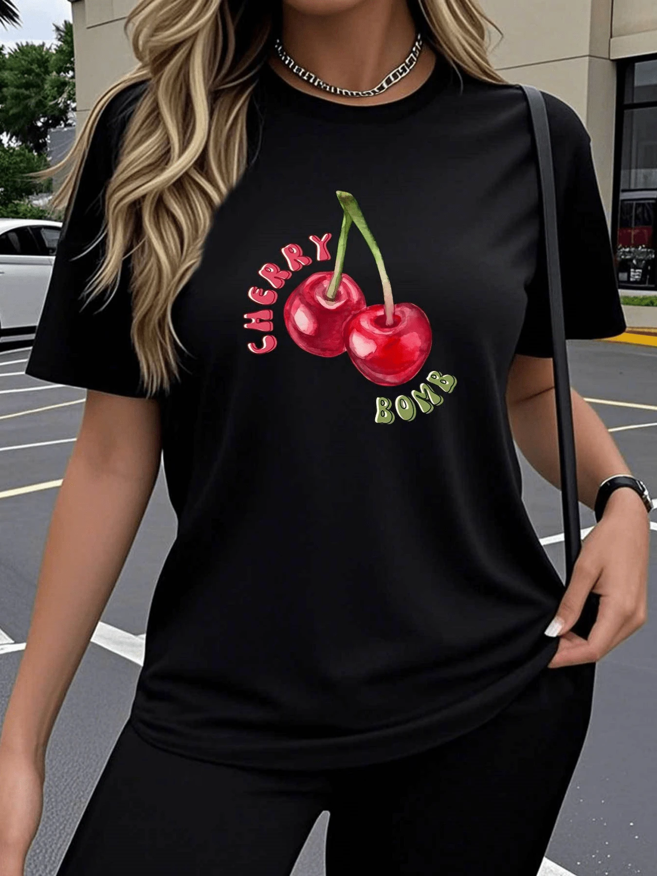 Two Bright Red Cherries Joined By Green Stems Symbolize Vital Energy, Sweetness, And Youthful Joy, Evoking Summer Freshness And A Free Spirit. A Modern, Casual Women's T-Shirt For Everyday Wear. - 黑色 - 查看 1