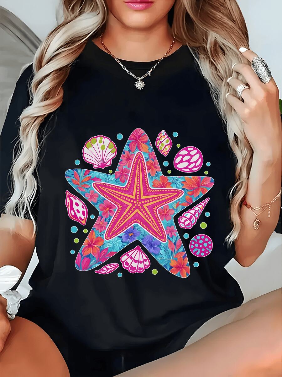 Estrella marina rodeada de flores tropicales y conchas coloridas que evocan la energía del océano y la belleza del verano creando una sensación de frescura y alegría camiseta de mujer casual cómoda para uso diario - Negro - Ver 1