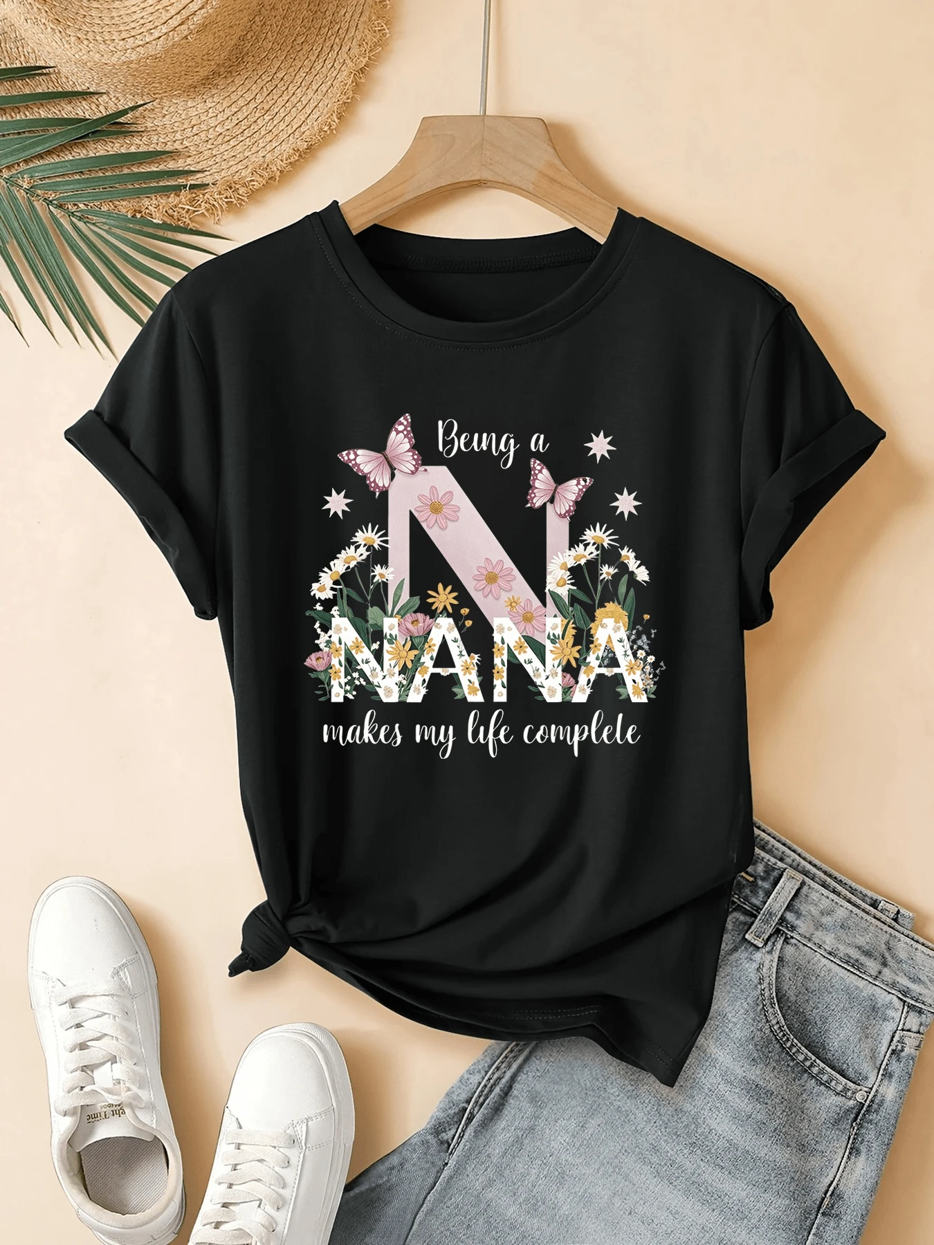 Pink Butterflies Symbolizing Freedom Surround A Large Letter N Formed By Flowers And Stars, Evoking Tenderness And Family Love. Casual Women's T-Shirt With A Positive Message - 黑色 - 查看 1