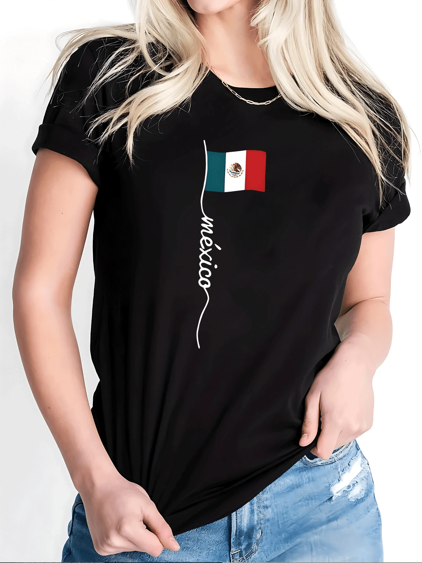 Bandera mexicana ondeando junto a la palabra México simbolizando orgullo nacional libertad y amor por la tierra azteca con estilo moderno y espíritu patriótico camiseta de mujer casual cómoda y elegante - Negro - Ver 1