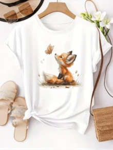 A Cute Fox Watching A Butterfly, Symbolizing The Purity Of Nature And The Connection Between Innocence And Freedom. A Comfortable, Casual Women's T-Shirt, Ideal For Everyday Wear. - 白色 - 查看 1
