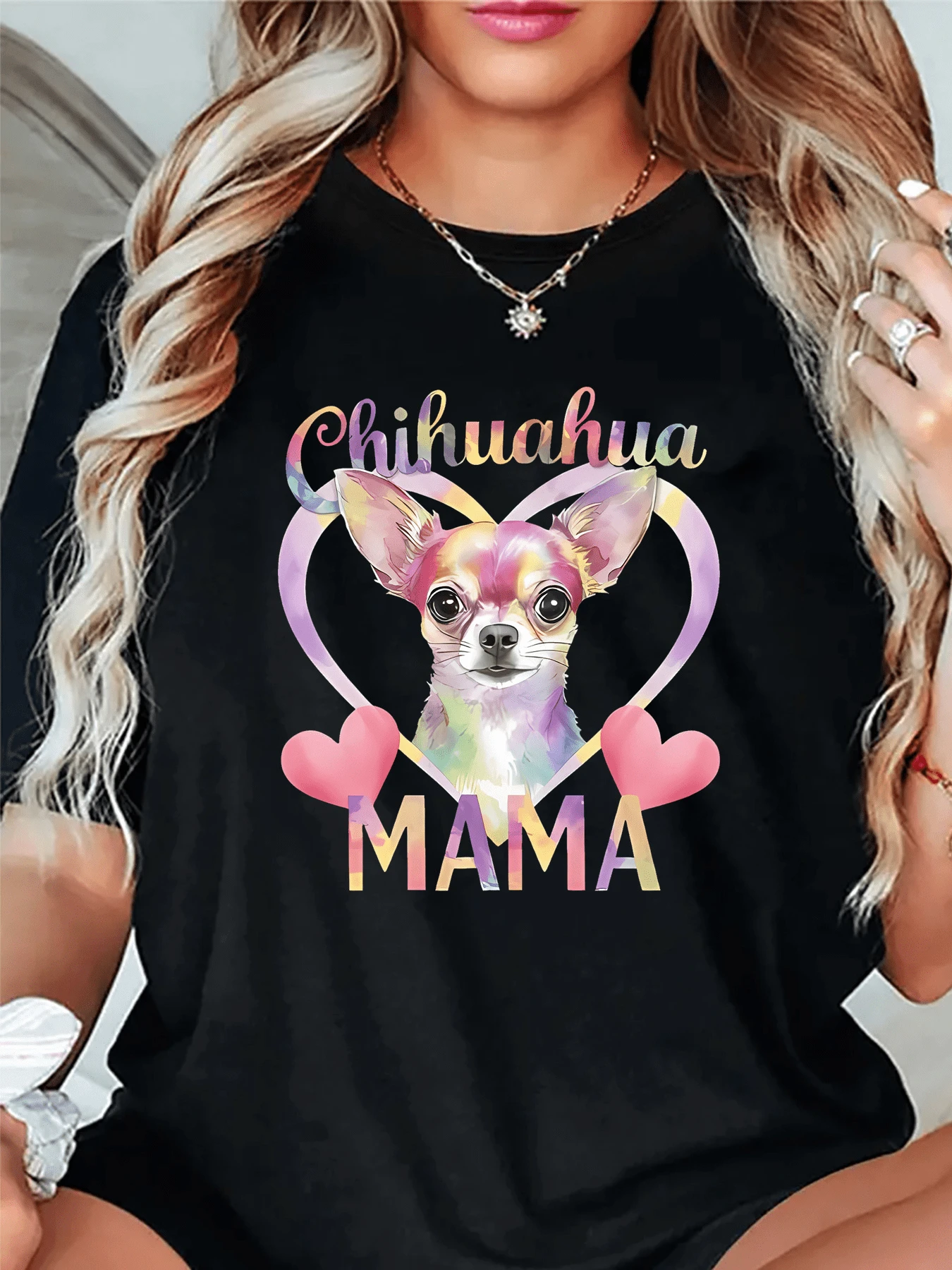 Heart With A Chihuahua Puppy Surrounded By Pastel Tones, Symbolizing Tenderness, Loyal Love, And Affection For Pets. Ideal For Women Who Love Animals. Casual, Comfortable, And Modern Women's T-Shirt. - 黑色 - 查看 1